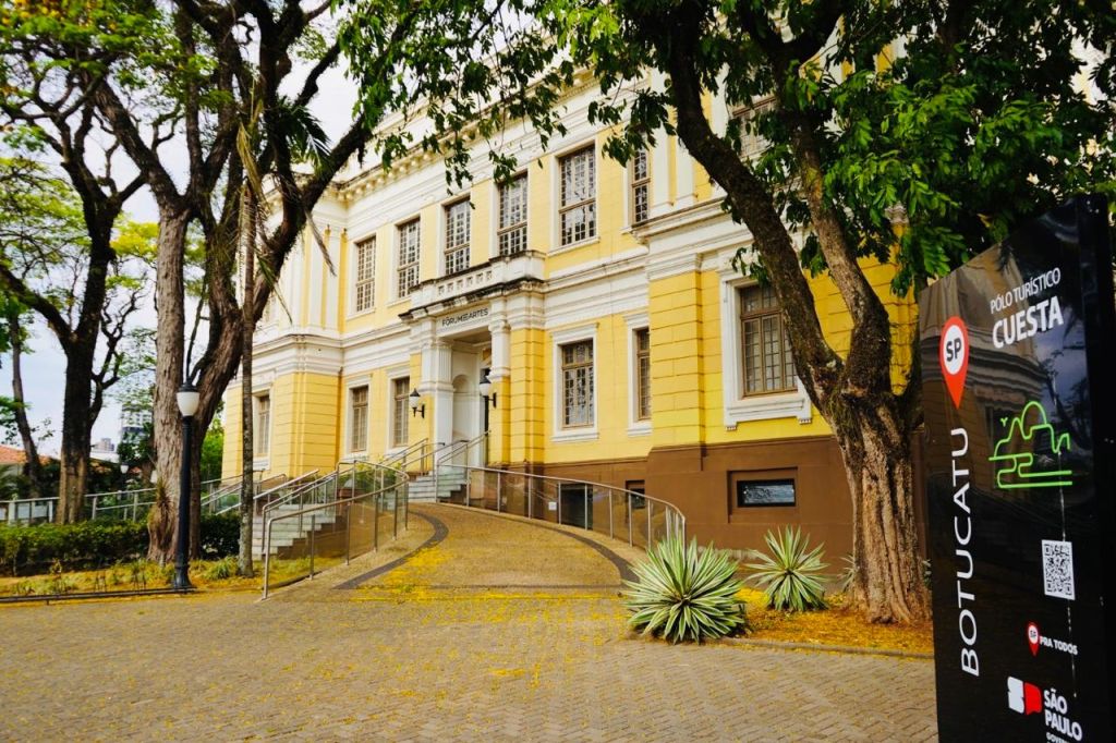 Pinacoteca de São Paulo e Museu da Casa Brasileira se unem para mostrar Arte Concreta no Fórum das Artes de Botucatu